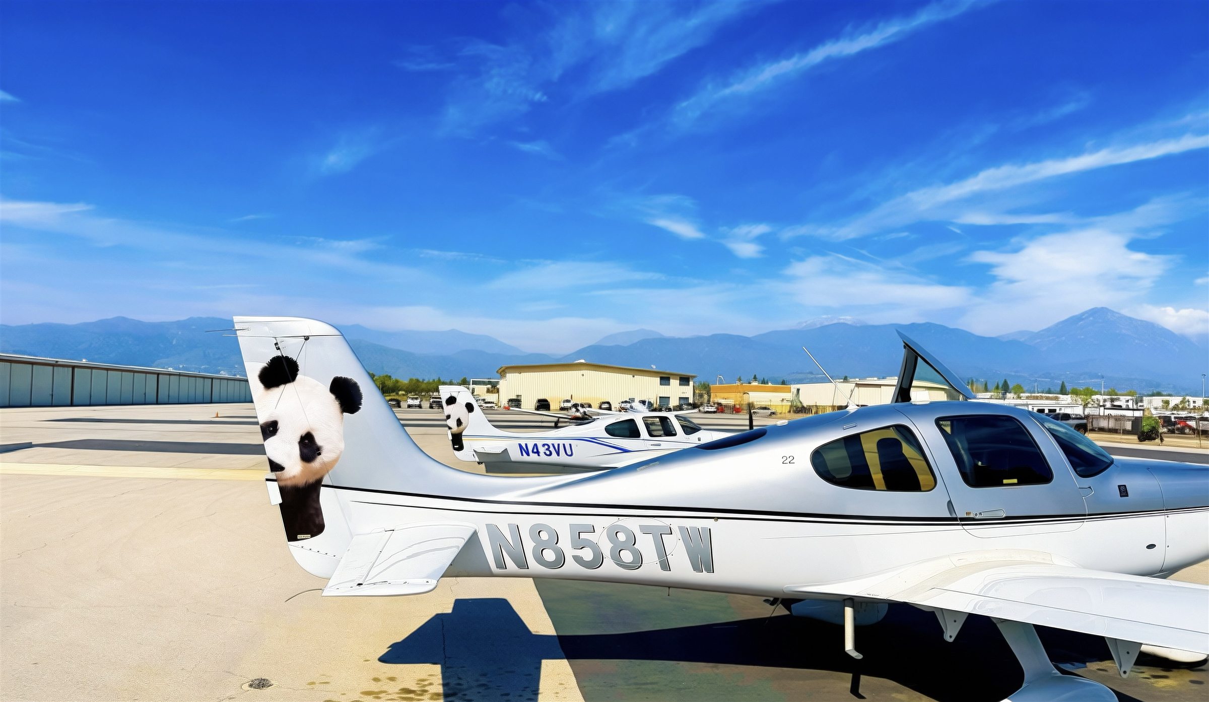 JJC Aviation Cirrus SR22 G6 on the ramp / JJC Aviation 西锐 SR22 G6